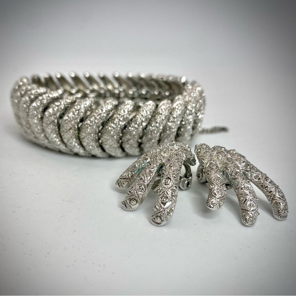 VINTAGE Monet 60’s Etched Silver Tone Link Bracelet and matching clip earrings